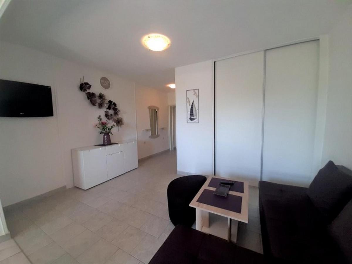 Apartments Nada Krk Island Extérieur photo